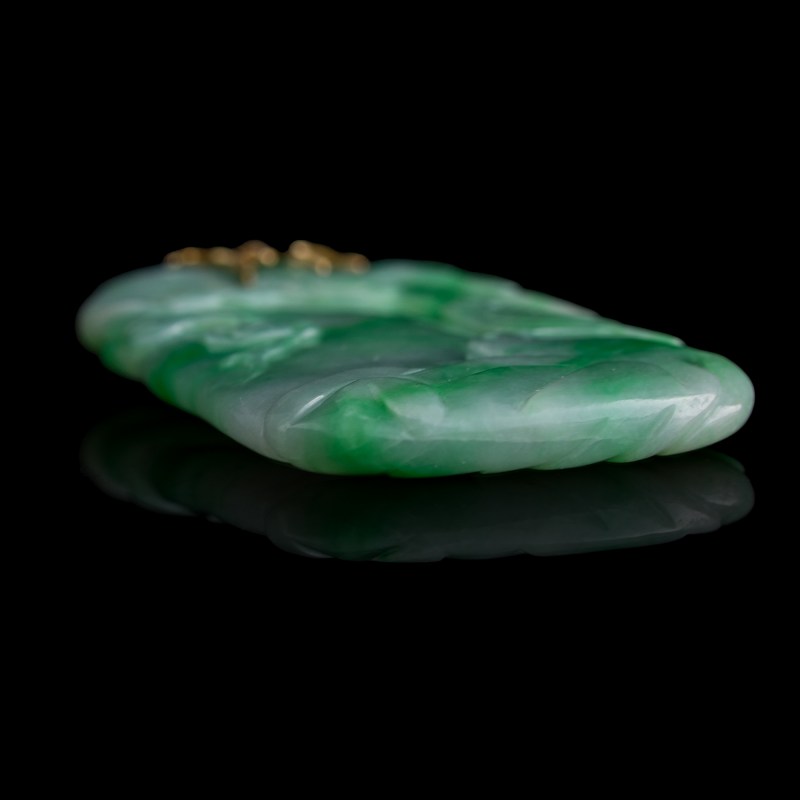 十九世紀 翡翠雕花鳥佩 | A Chinese jadeite 'bird and flower' pendant, 19th century - 图3