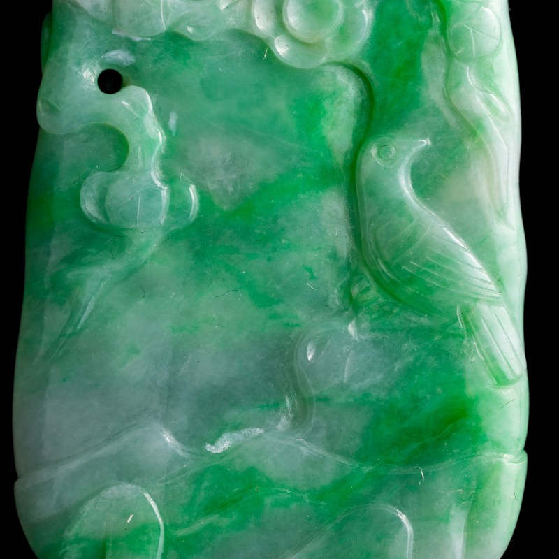 十九世紀 翡翠雕花鳥佩 | A Chinese jadeite 'bird and flower' pendant, 19th century - 图4