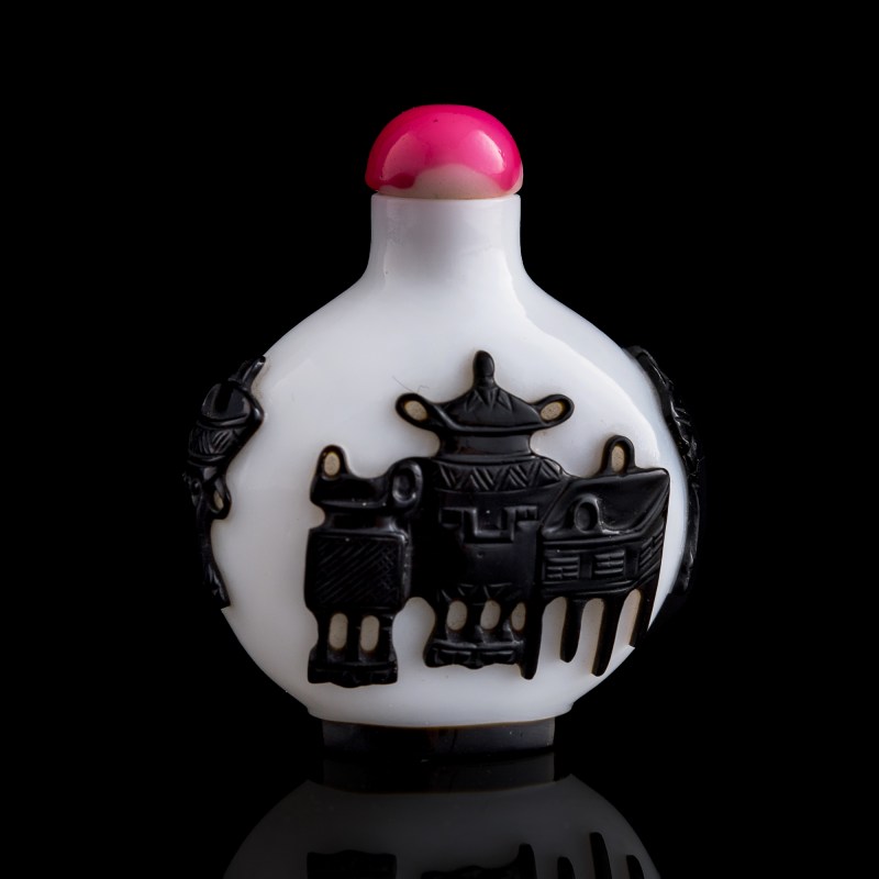 清代 各式鼻烟壺三隻 | Three assorted Chinese snuff bottles, Qing dynasty - 图5