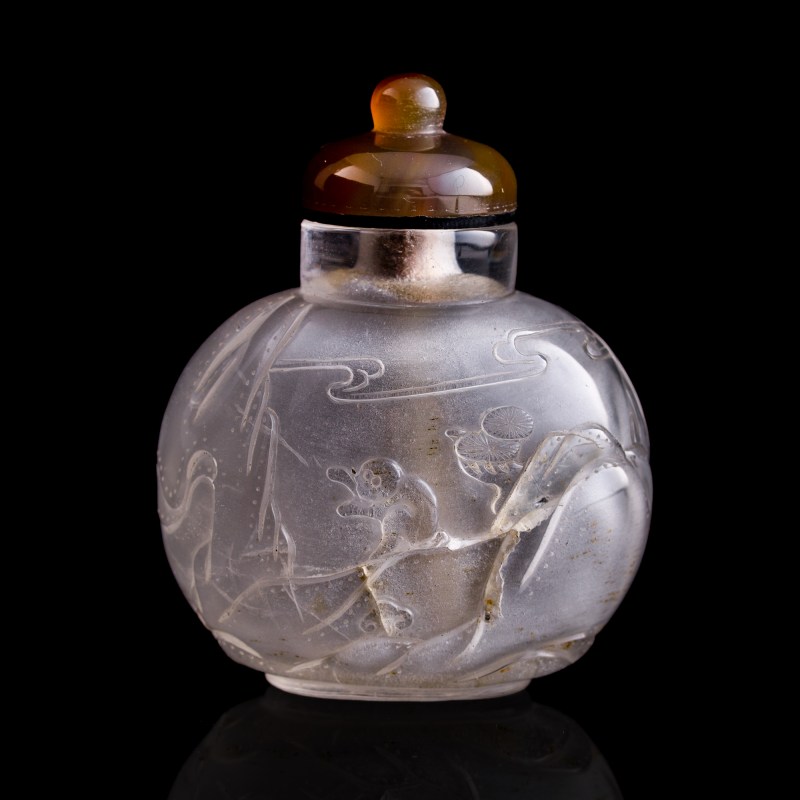 十九世紀 水晶雕松猴圖鼻烟壺 | A Chinese crystal 'pine and monkey' snuff bottle, 19th century
