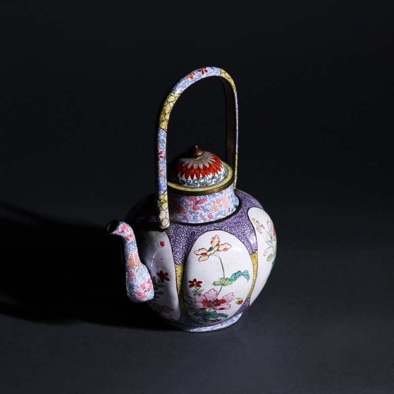 清康熙 铜胎画珐琅花卉纹瓜棱提梁壶 - 图7