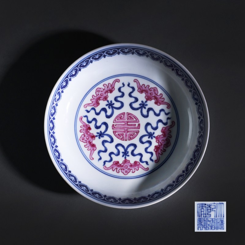 清乾隆 青花胭脂红五福捧寿纹盘 - 图1