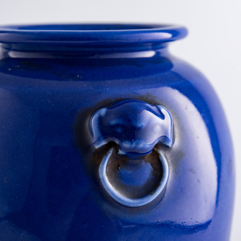 十九世紀 霽藍釉鋪首尊（附木座） | A Chinese sacrificial-blue-glazed vase with beast-mask handles, 19th century - 图9