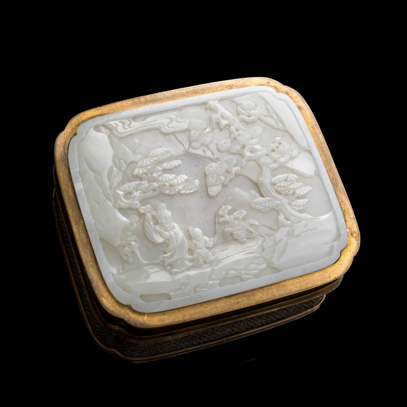 清中期 玉雕鬆下高仕瓦子銅盒 | A Chinese carved 'pine tree' and 'scholar' jade plaque- inlaid copper box, mid-Qing dynasty - 图2