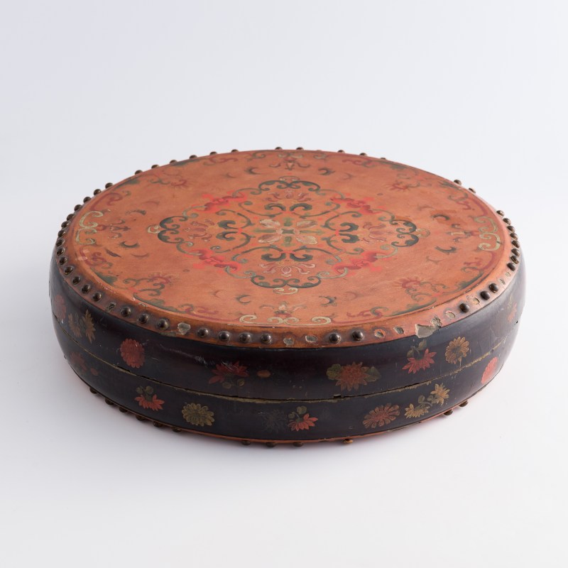 清乾隆 木胎彩繪鼓形捧盒 | A Chinese painted wood drum-form lidded box, Qianlong period, Qing dynasty - 图2