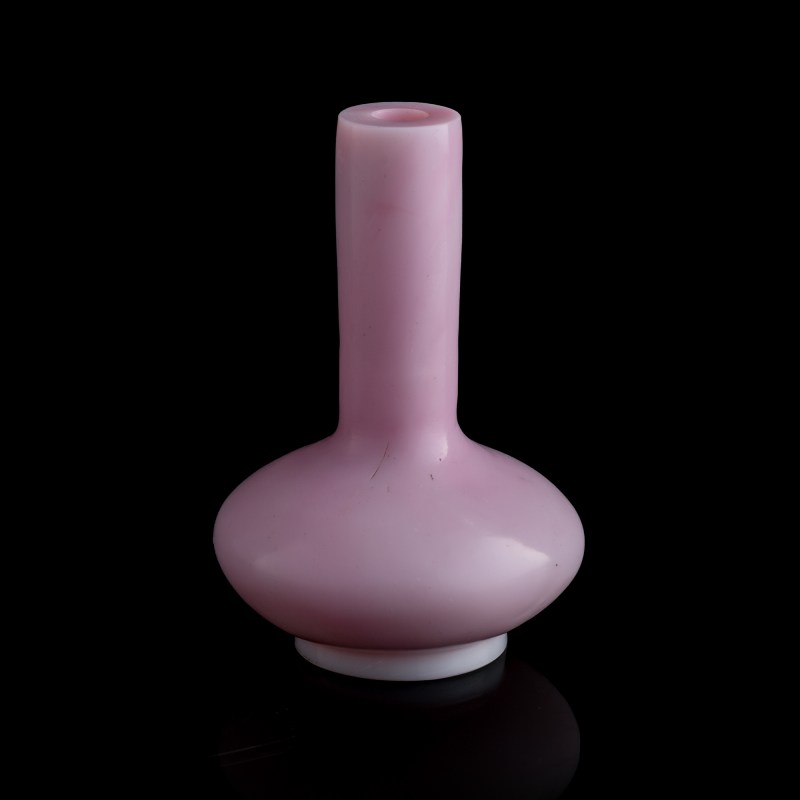 清代 料器荸薺瓶 | A Chinese glass water-chestnut-form vase, Qing dynasty