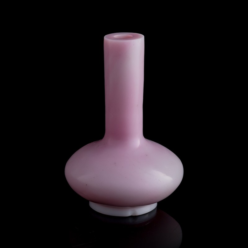 清代 料器荸薺瓶 | A Chinese glass water-chestnut-form vase, Qing dynasty - 图2
