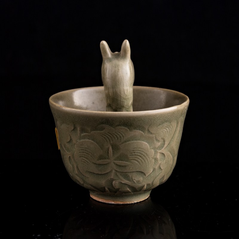 宋代/元代 耀州窑劃花公道杯 | A Chinese carved Yaozhou celadon Gongdao cup, Song/Yuan dynasty - 图2