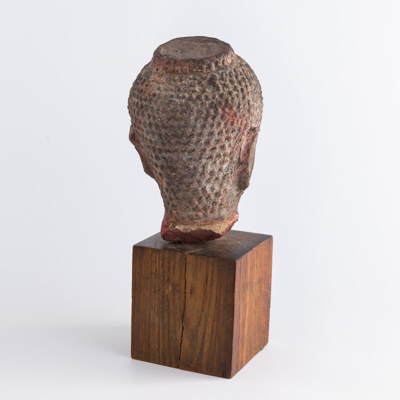 唐代或更早 石雕佛頭（附座） | A Chinese carved stone Buddha head, Tang dynasty or earlier - 图3