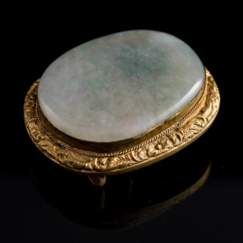 十八世紀 白玉鏤雕雲龍紋片嵌銅盒及銅鎏金鑲翡翠帶扣 | A Chinese white jade-mounted copper box and a jadeite-mounted gilt-copper belt buckle, 18th century - 图12
