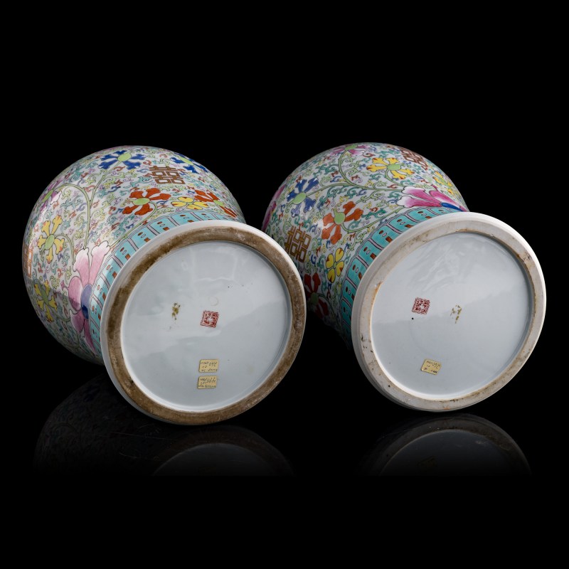 十九世紀晚 粉彩纏枝花卉雙喜蓋罐一對 | A pair of Chinese famille rose floral 'double happiness' covered jars, late 19th century - 图8