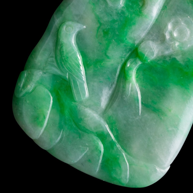 十九世紀 翡翠雕花鳥佩 | A Chinese jadeite 'bird and flower' pendant, 19th century - 图5