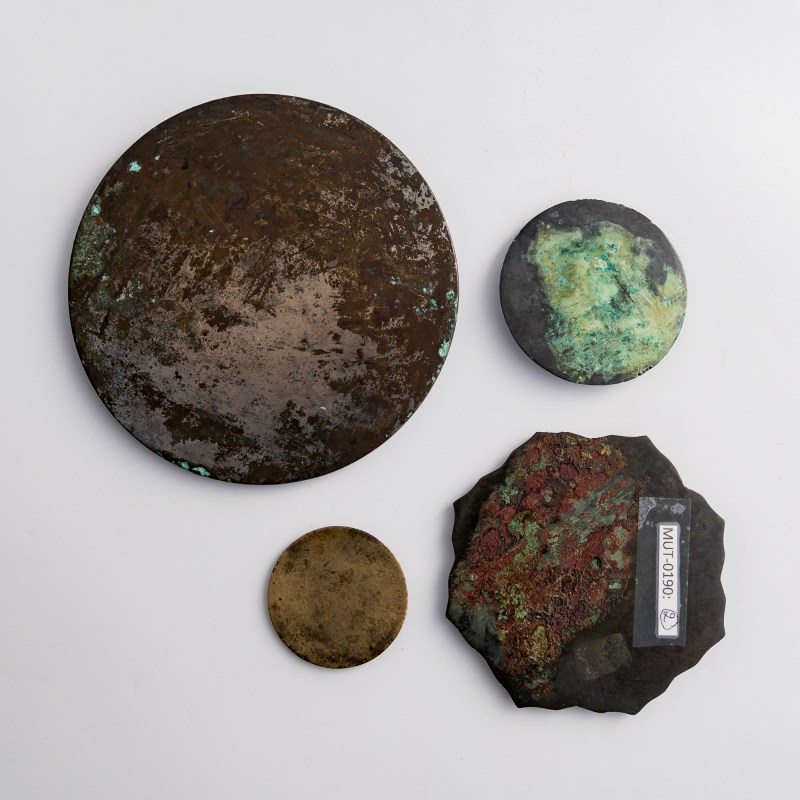 漢代/宋代 各式銅鏡四個 | Four assorted Chinese bronze mirrors, Han/Song dynasty - 图2