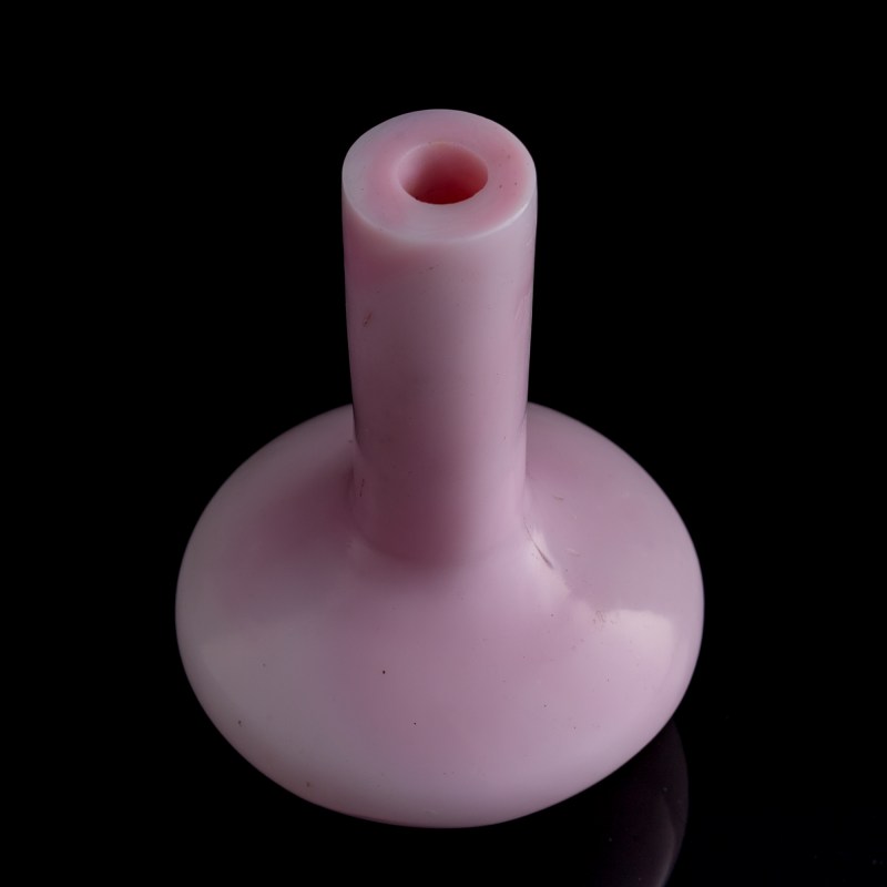 清代 料器荸薺瓶 | A Chinese glass water-chestnut-form vase, Qing dynasty - 图5