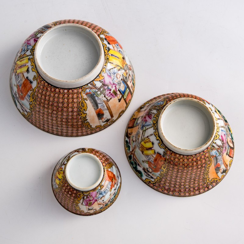 十九世紀早 外銷錦地描金開窗粉彩人物茶具一組 | A set of Chinese export brocade-pattern-ground famille rose tea ware, early 19th century - 图9