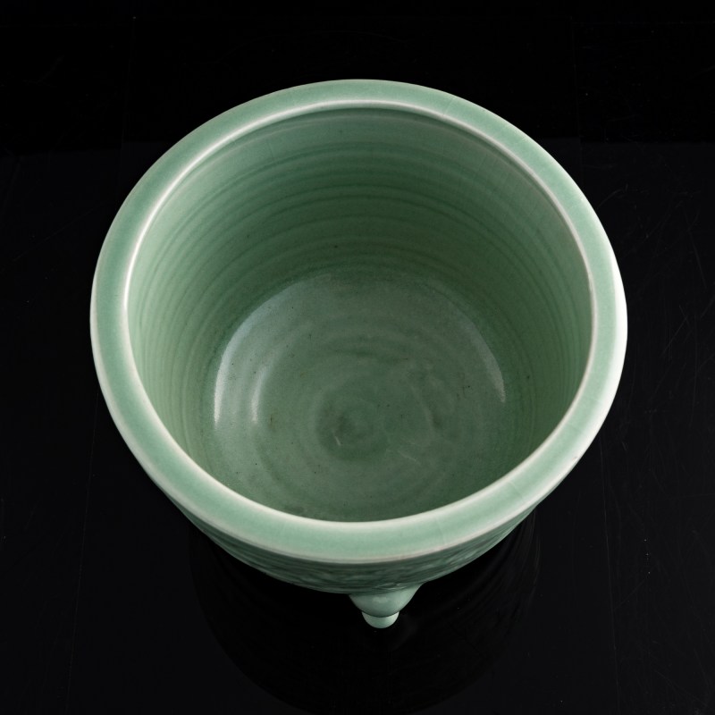 明代 龍泉窑花卉八卦紋三足爐 | A Chinese Longquan celadon floral and bagua tripod censer, Ming dynasty - 图6