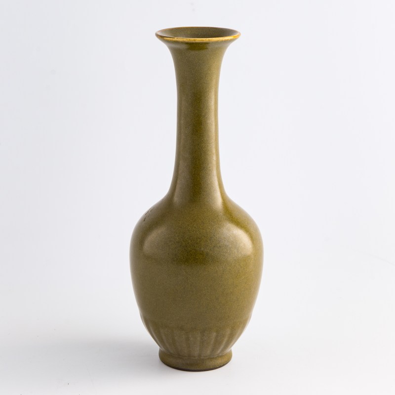 清代 茶葉沫長頸瓶 | A Chinese teadust-glazed bottle vase, Qing dynasty - 图2