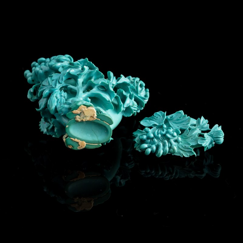 1960-1970年代 綠松石雕花卉蓋瓶（附木座） | A Chinese carved turquoise 'floral' covered vase, 1960s-1970s - 图9