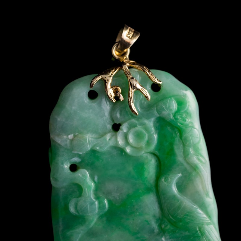 十九世紀 翡翠雕花鳥佩 | A Chinese jadeite 'bird and flower' pendant, 19th century - 图6