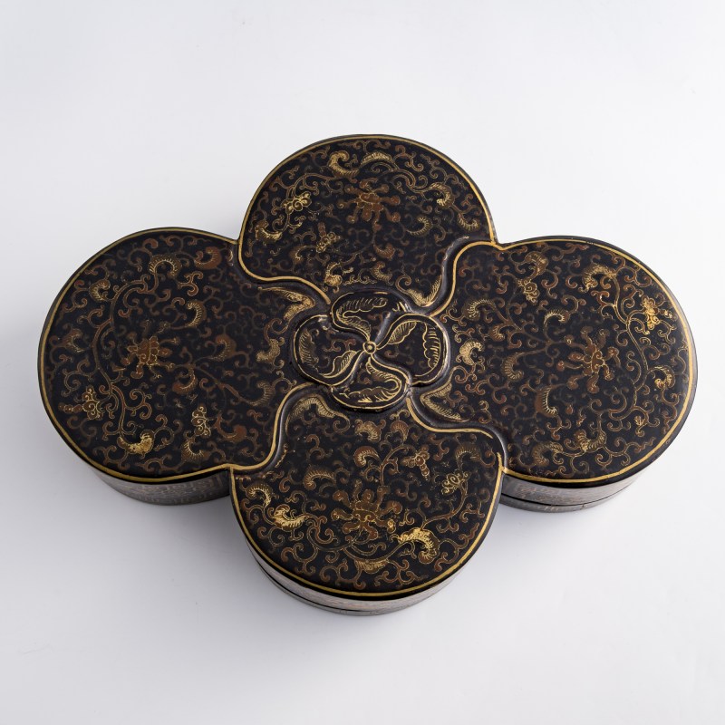 清乾隆 黑漆描金海棠形蓋盒 | A Chinese gilt-lacquer quatrefoil lidded box, Qianlong period, Qing dynasty - 图6