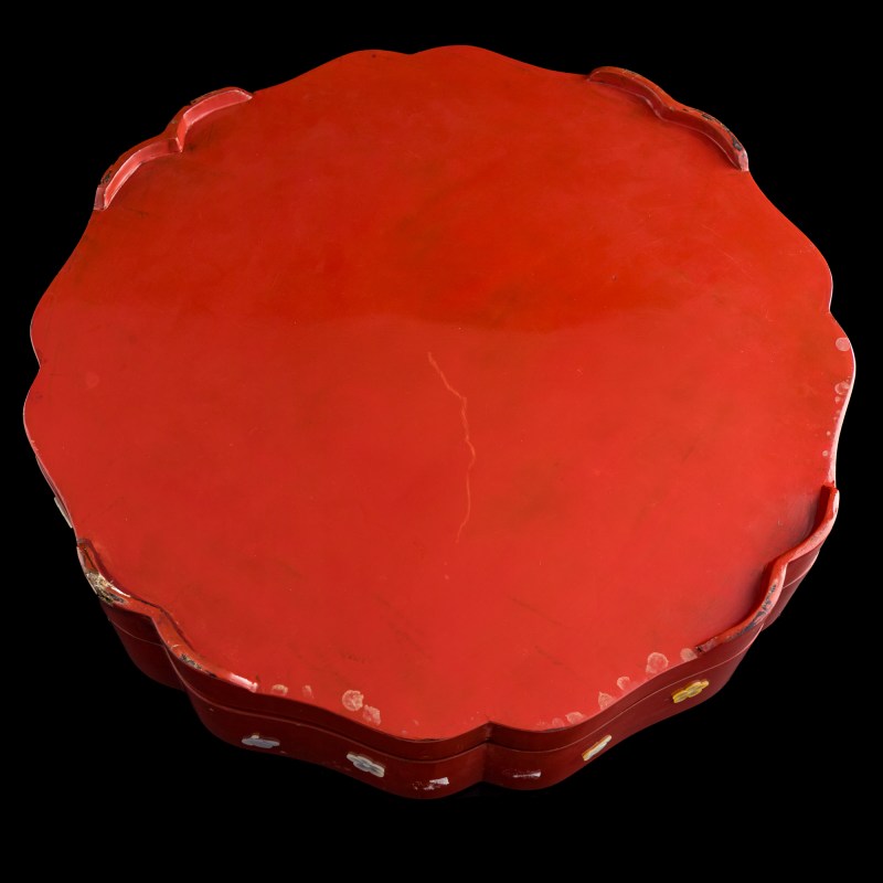 清乾隆 漆繪錦地紋葵形捧盒 | A Chinese painted lacquer 'brocade-pattern' lobed box, Qianlong period, Qing dynasty - 图11
