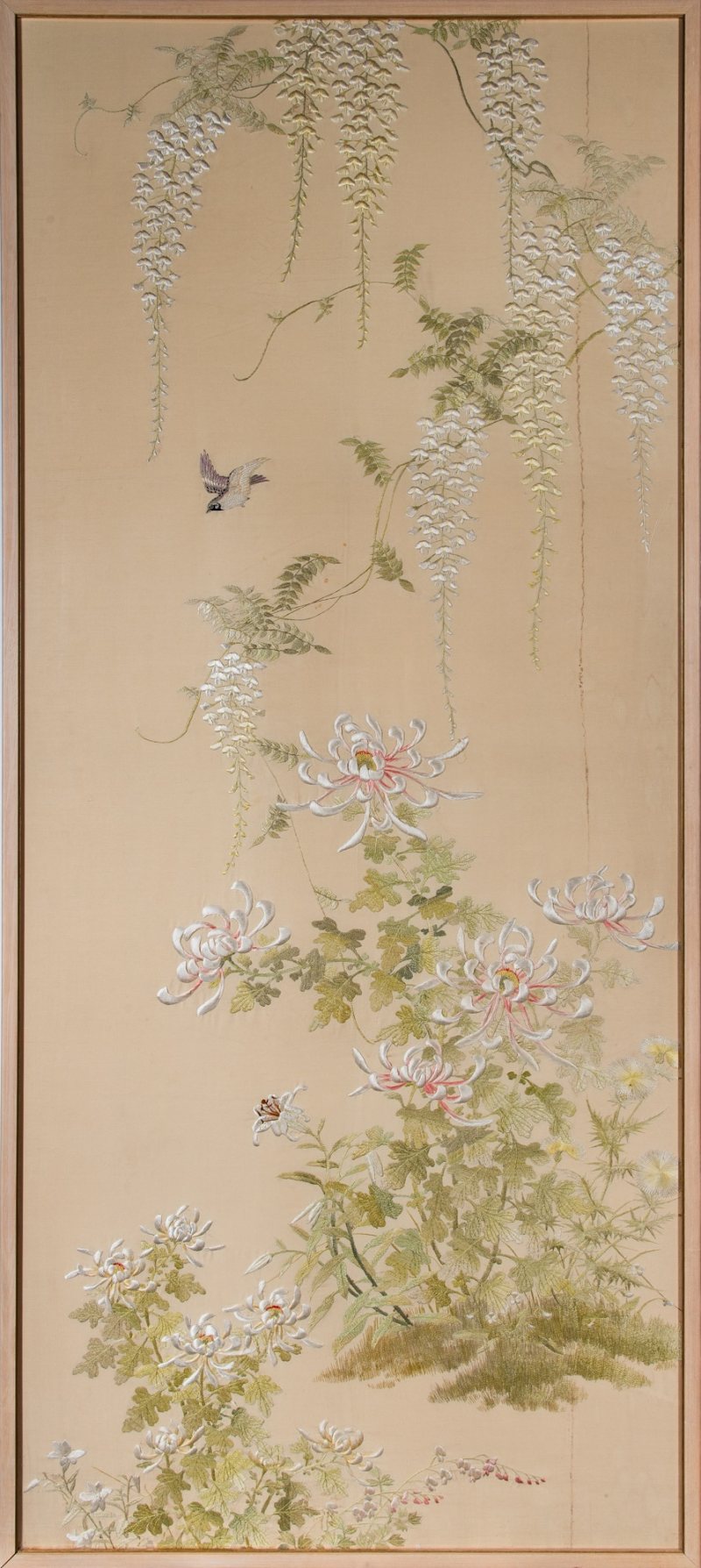 An Exceptionally Large Pair of Japanese Embroidered Silk Panels - 图5