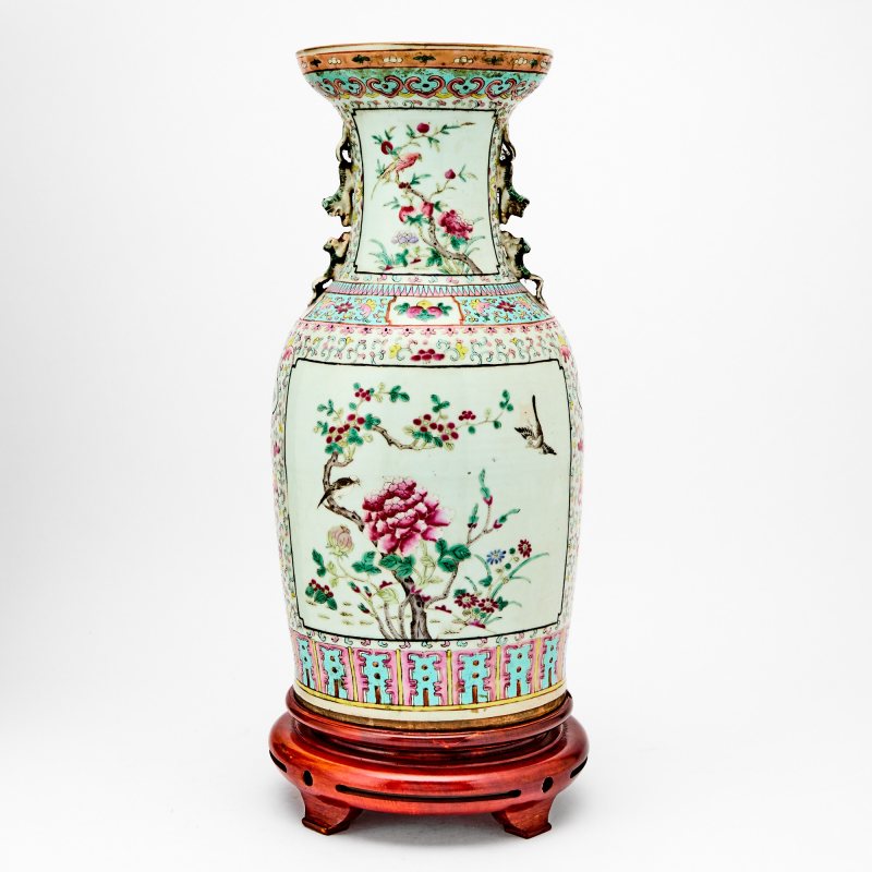 A Chinese Enameled Porcelain Vase - 图2