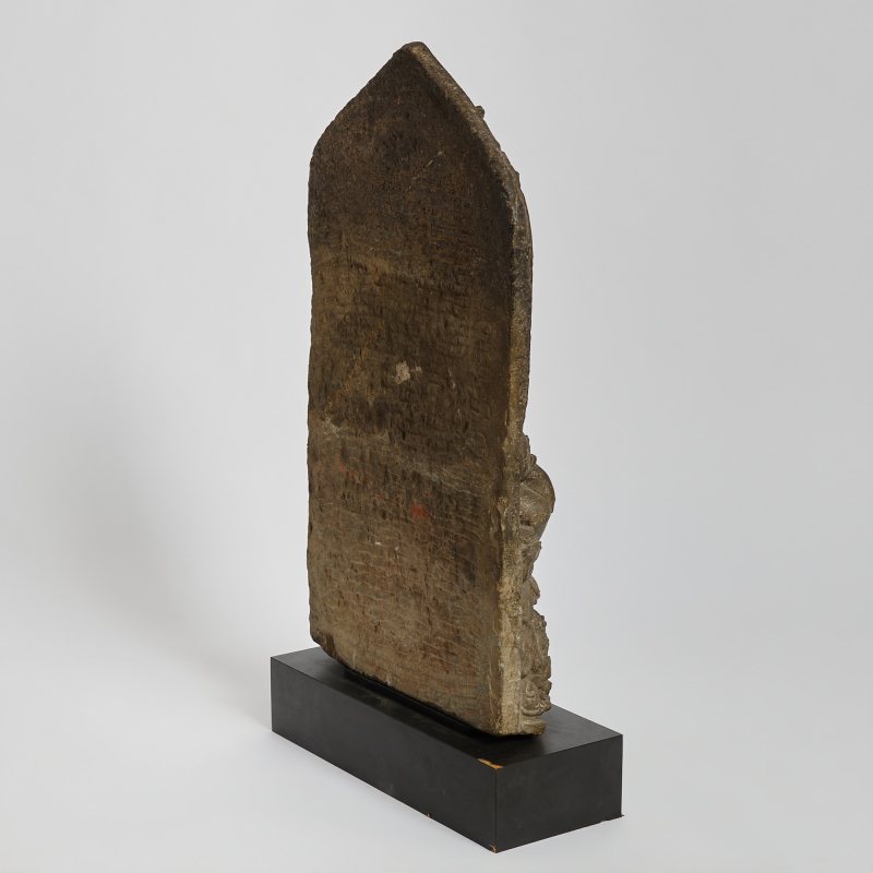 An Indian Carved Blackstone Stele of Avalokiteshvara - 图3