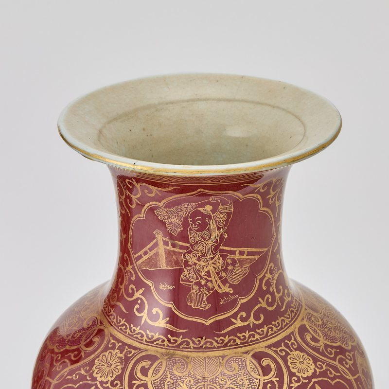 A Pair of Chinese Red Glazed Gilt-Decorated Porcelain Vases - 图4