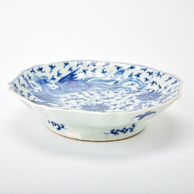 A Chinese Blue and White Porcelain ‘Dragon and Phoenix’ Dish - 图4