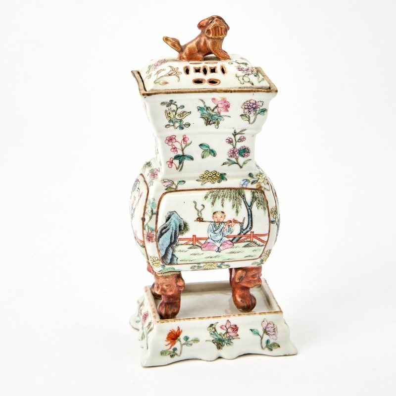 A Chinese Enameled Porcelain Five-Piece Miniature Garniture - 图4