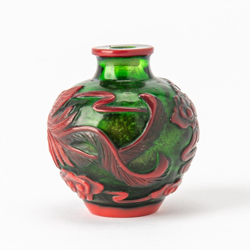 A Chinese Red Overlay Green Glass Snuff Bottle - 图3