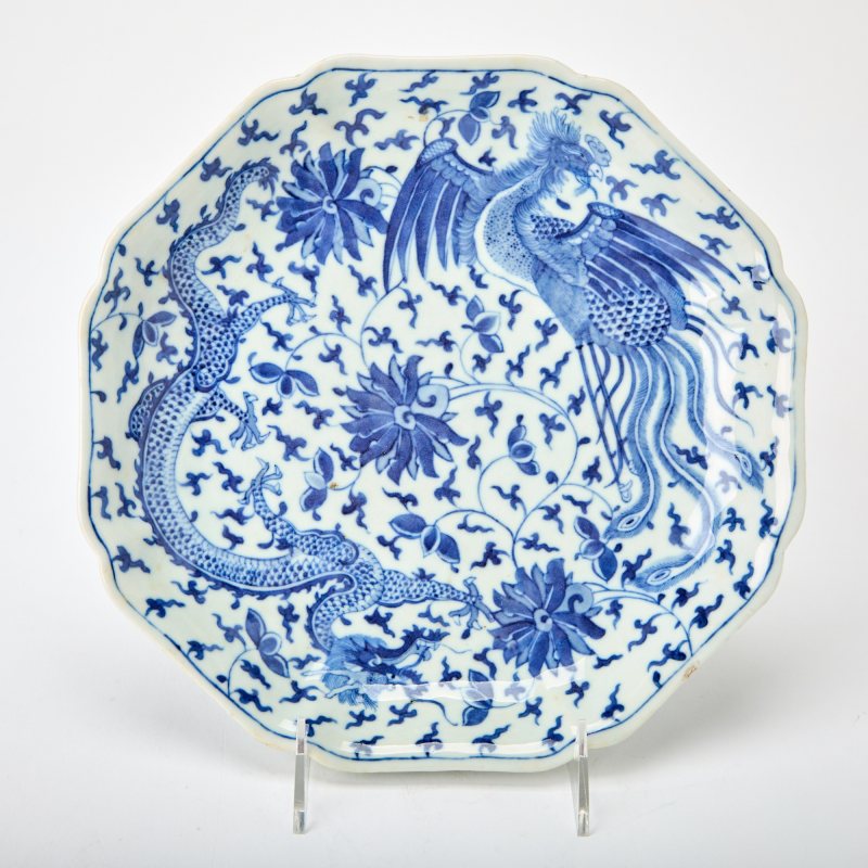 A Chinese Blue and White Porcelain ‘Dragon and Phoenix’ Dish - 图5