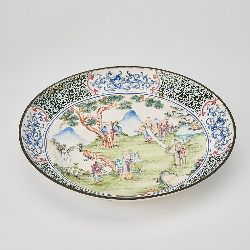 A Chinese Canton Enamel Charger - 图2