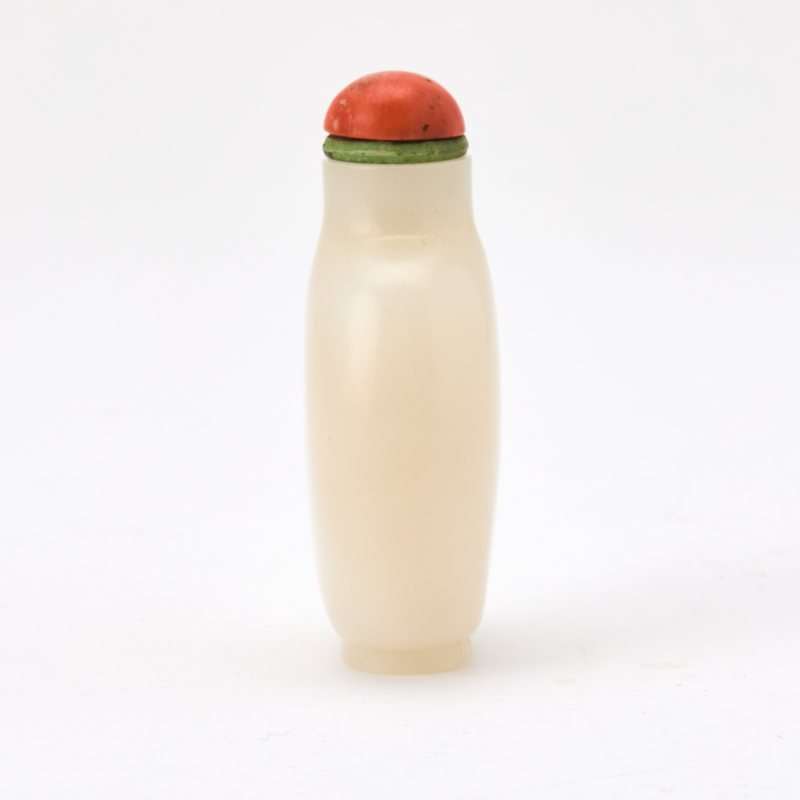 A White Jade Ovoid Snuff Bottle - 图2