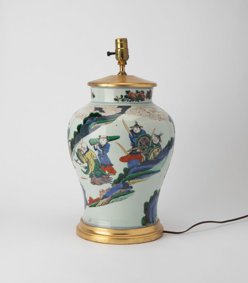 A Chinese Wucai Porcelain Baluster Vase - 图2