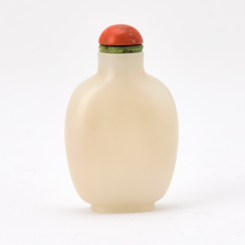 A White Jade Ovoid Snuff Bottle - 图3
