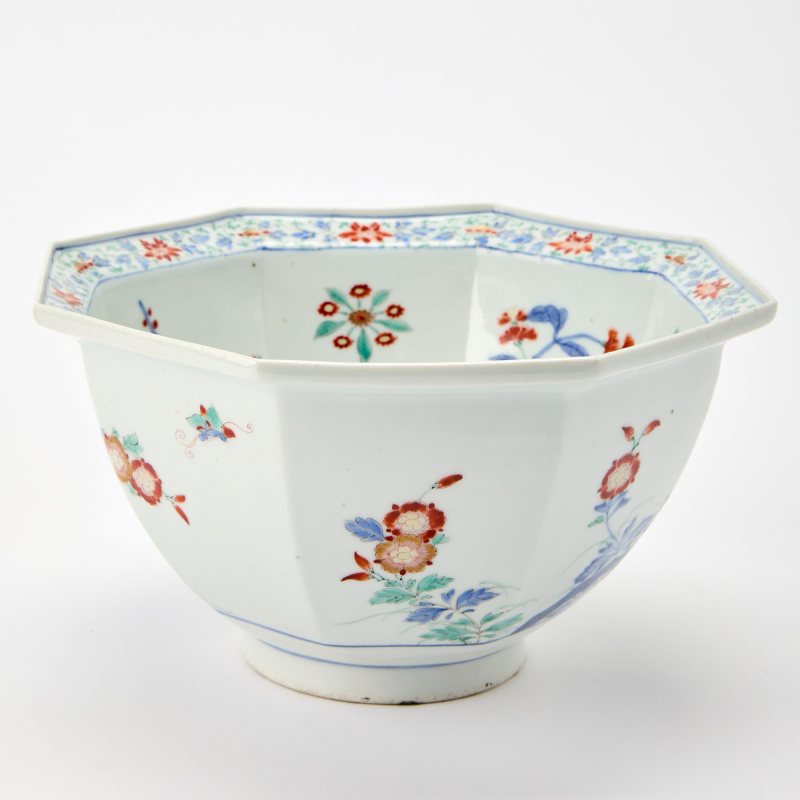 A Japanese Kakiemon Porcelain Bowl - 图2