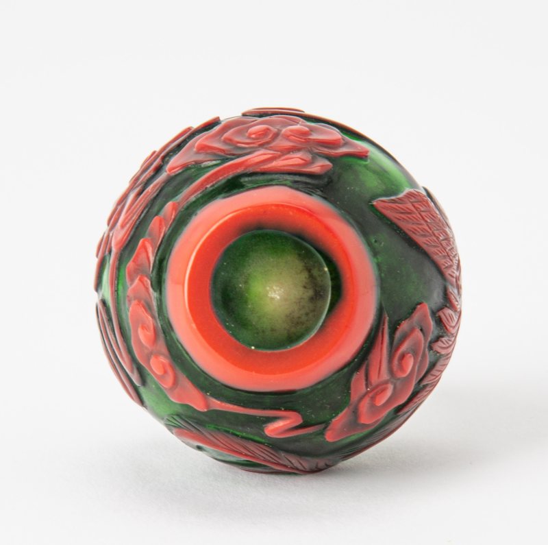 A Chinese Red Overlay Green Glass Snuff Bottle - 图5