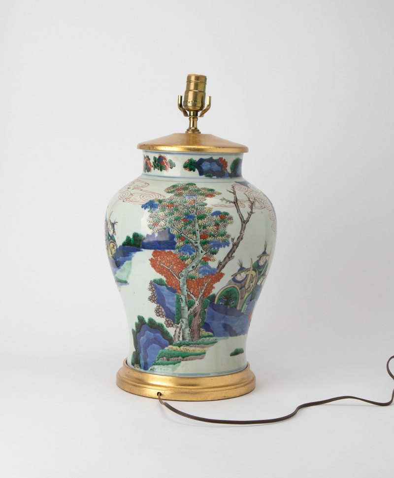 A Chinese Wucai Porcelain Baluster Vase - 图3