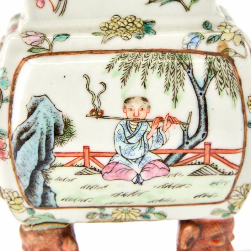A Chinese Enameled Porcelain Five-Piece Miniature Garniture - 图6