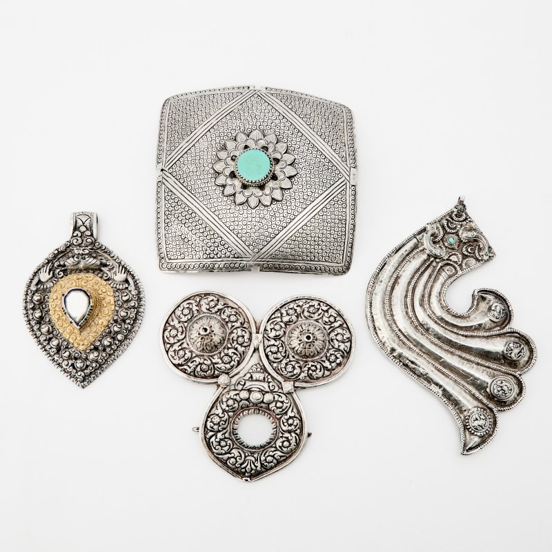 A Group of Tibetan Mixed Metal Ritual Articles - 图2