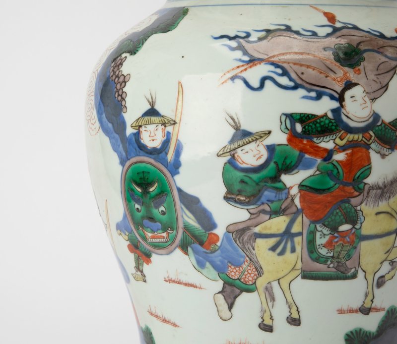 A Chinese Wucai Porcelain Baluster Vase - 图5