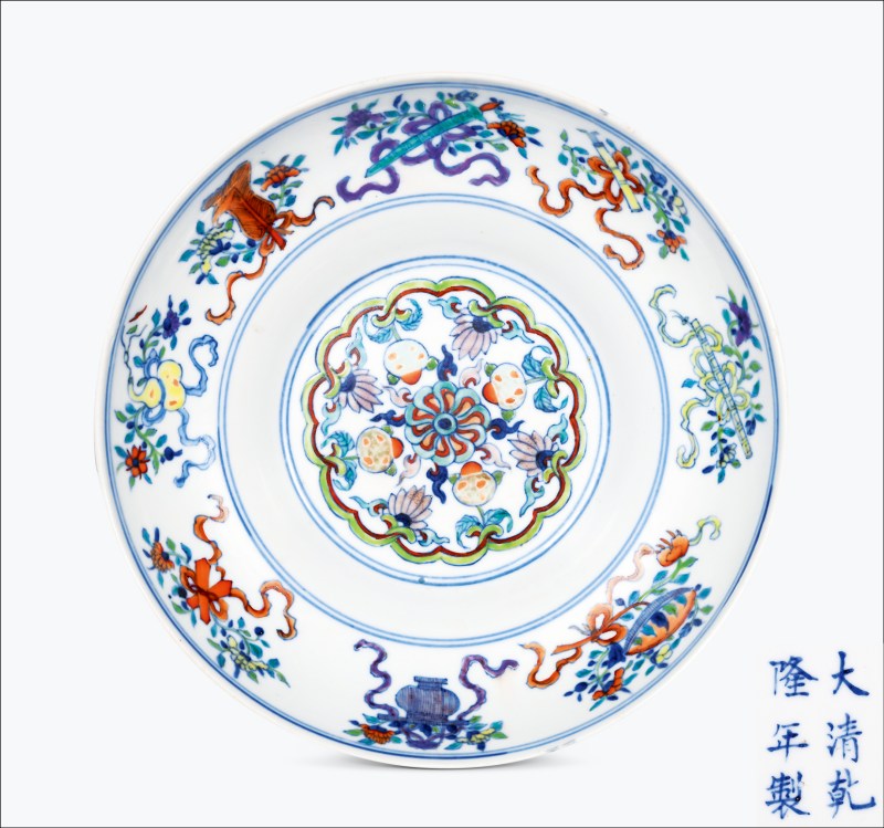 清晚期 斗彩内暗八仙纹外缠枝花卉纹折腰碗