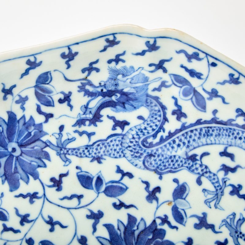 A Chinese Blue and White Porcelain ‘Dragon and Phoenix’ Dish - 图8