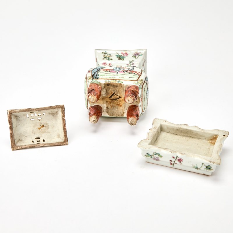 A Chinese Enameled Porcelain Five-Piece Miniature Garniture - 图8