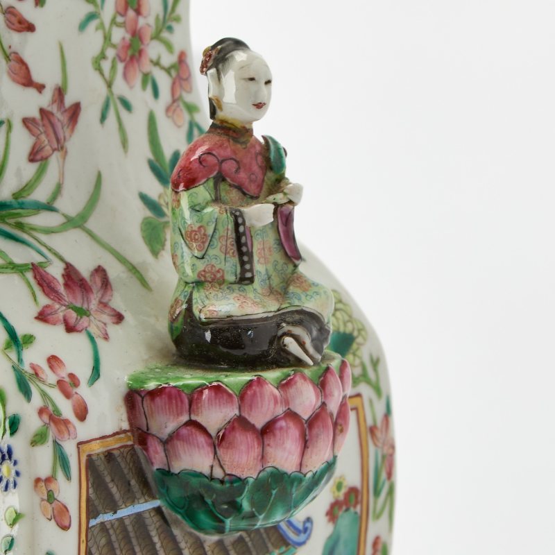 A Pair of Chinese Famille Rose Porcelain Vases - 图4