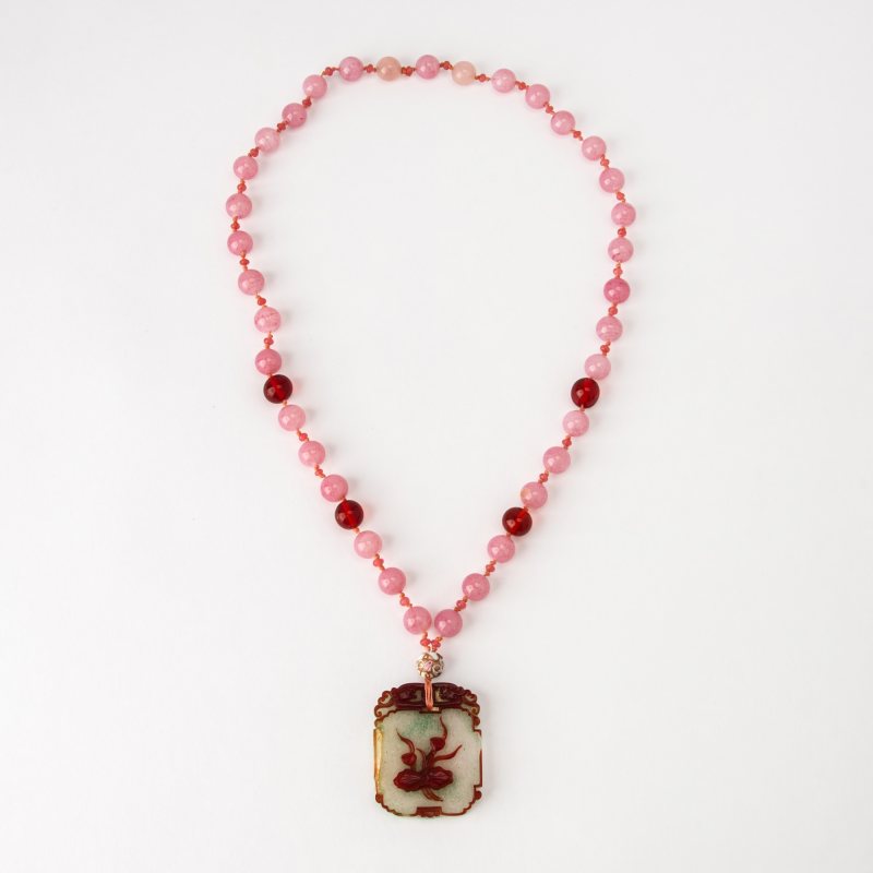 A Chinese Red and Green Overlay Glass Pendant - 图1