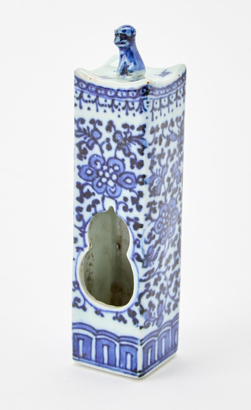 Three Chinese Blue and White Porcelain Bird Feeders - 图2