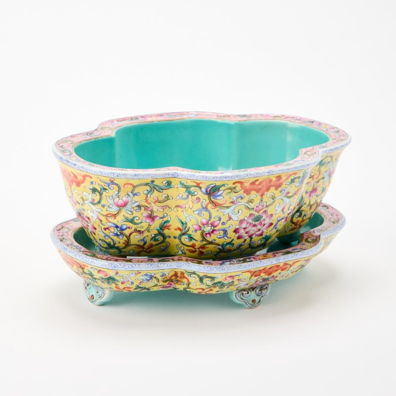 A Chinese Famille Rose Porcelain Jardinière and Stand